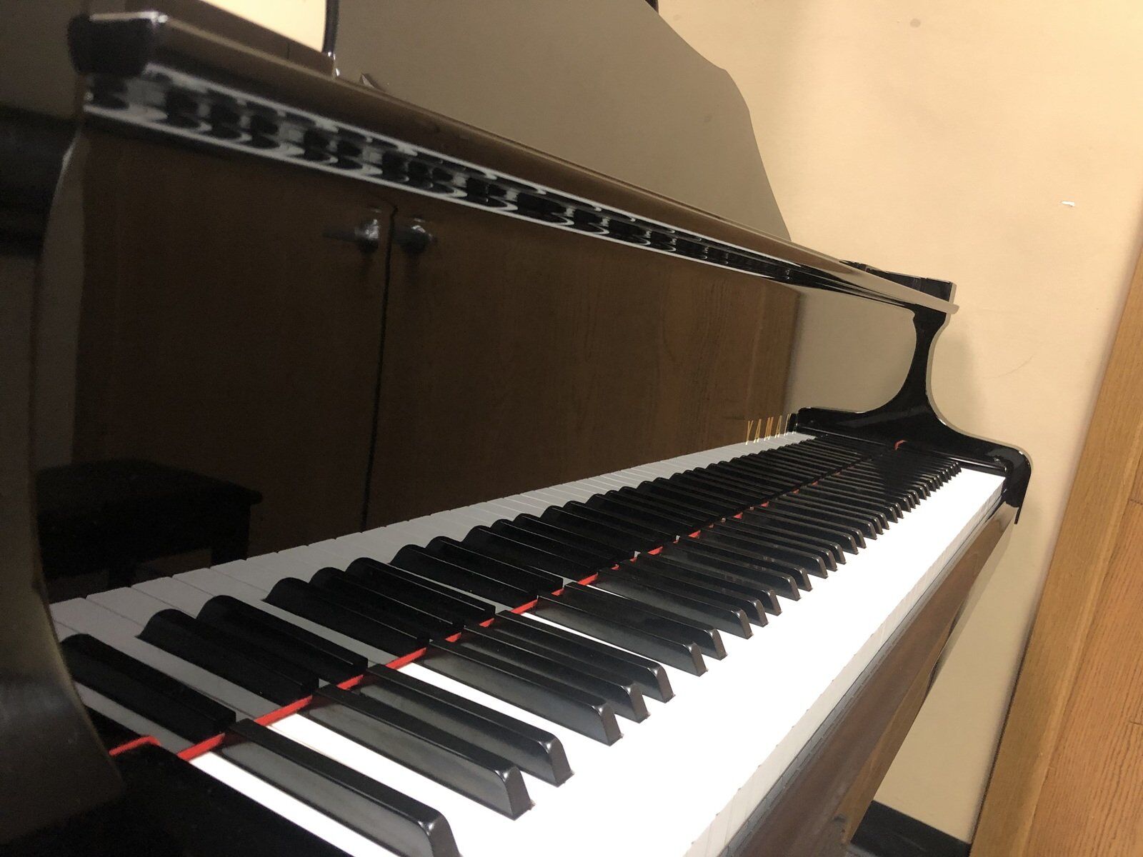 Yamaha-C2-left-angle-keys Yamaha C2 piano left angle keys