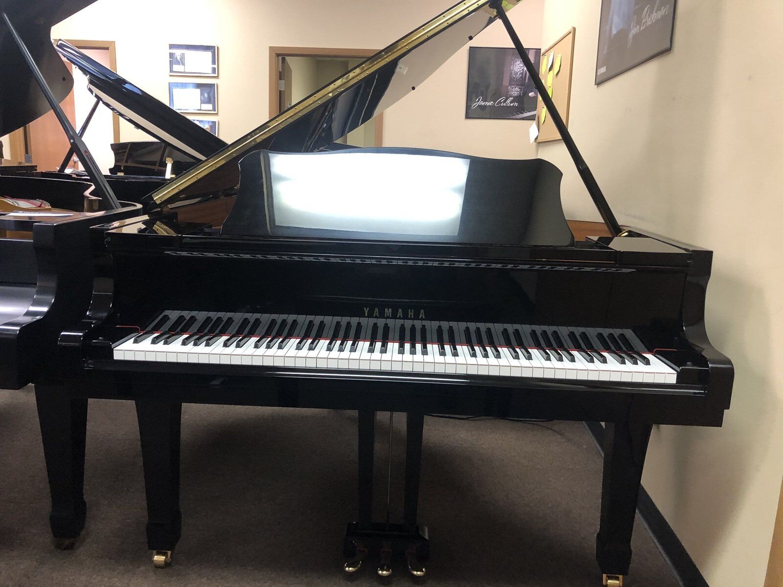 Yamaha-C2-straight-on Yamaha C2 piano straight on