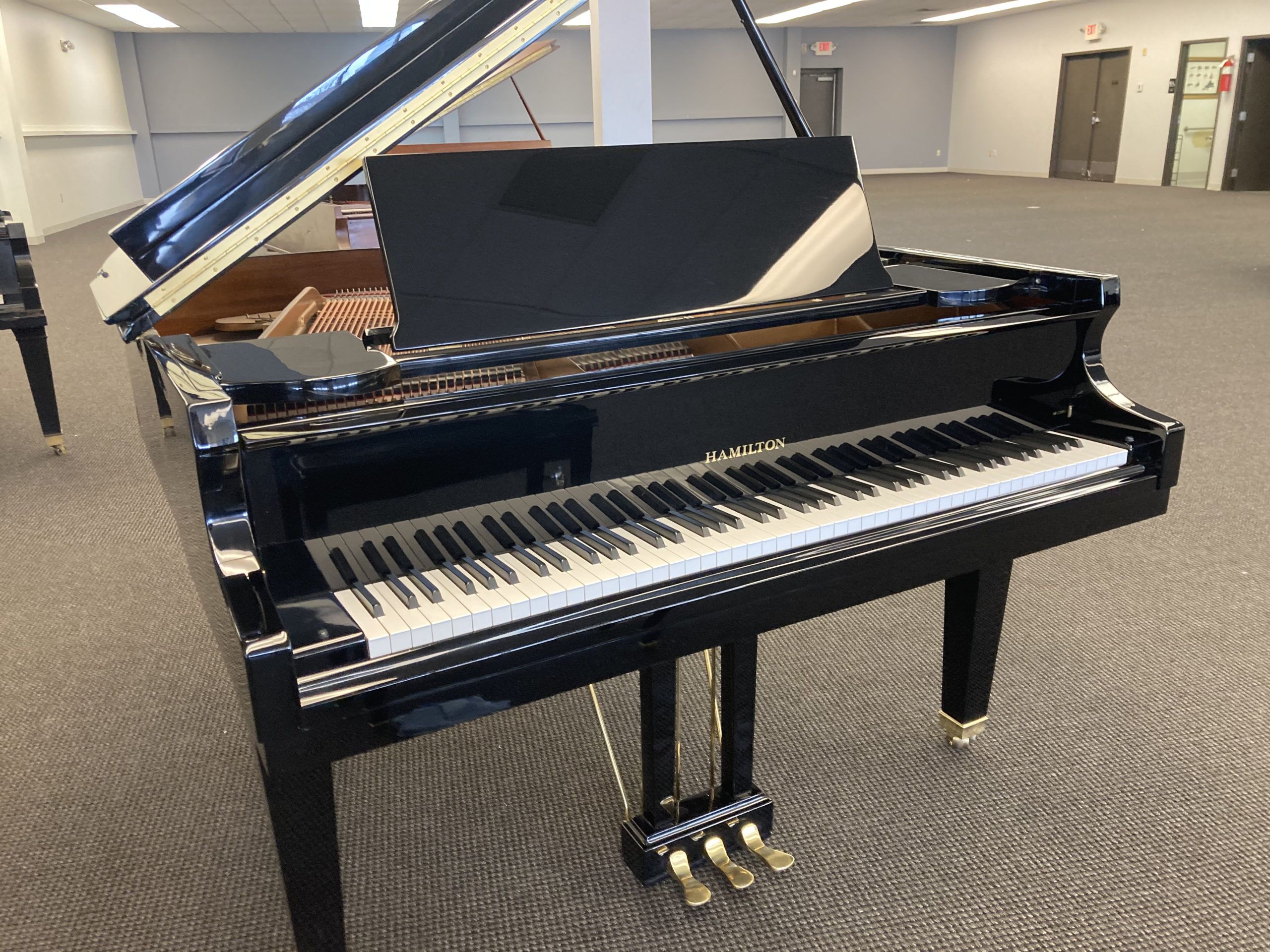 Hamilton H396 baby grand left angle view Hamilton H396 baby grand left angle view