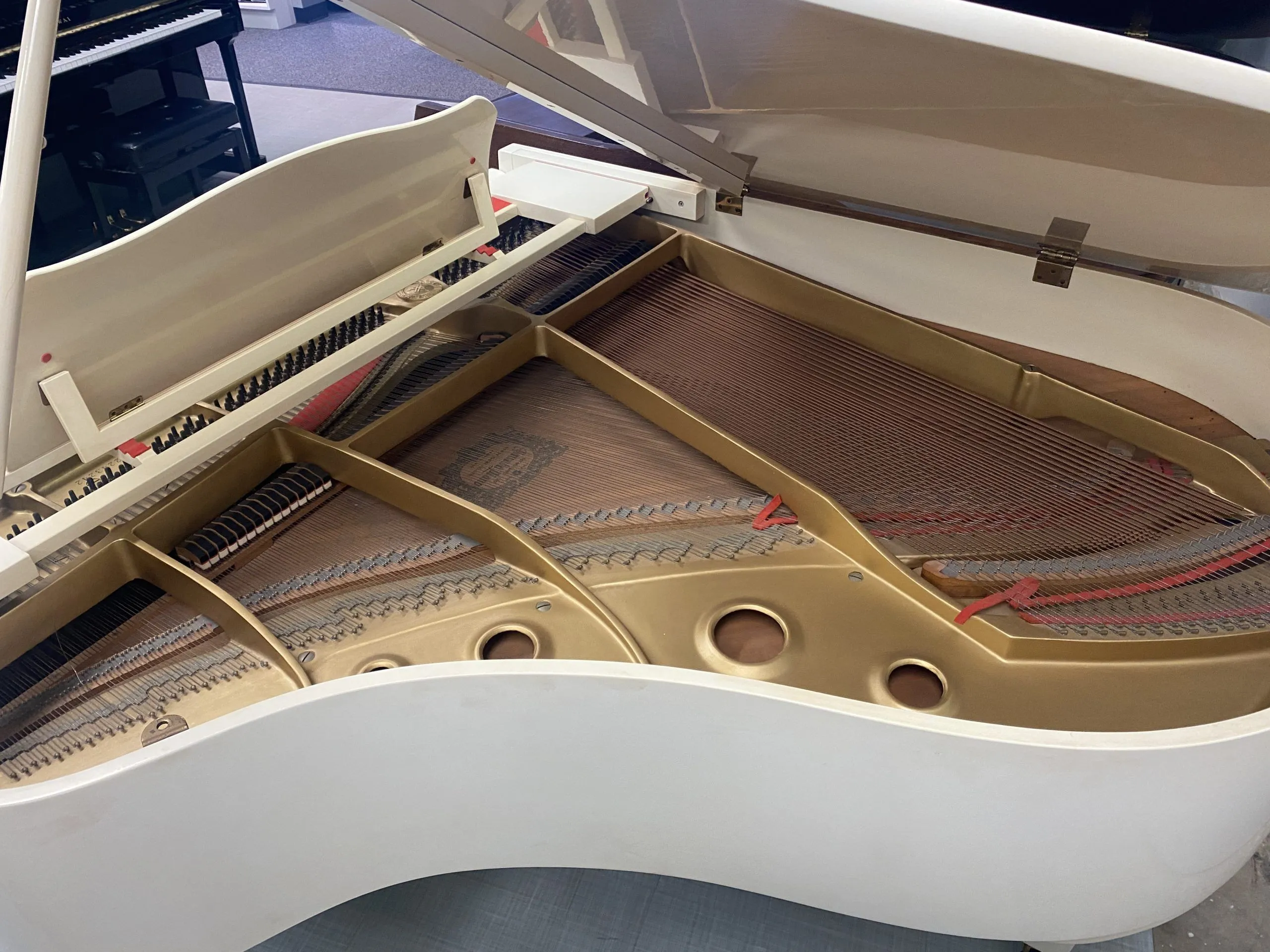 Yamaha G2 Grand Piano White Polish E2243242 soundboard top angle view Solich Piano Yamaha G2 Grand Piano White Polish E2243242 soundboard top angle view