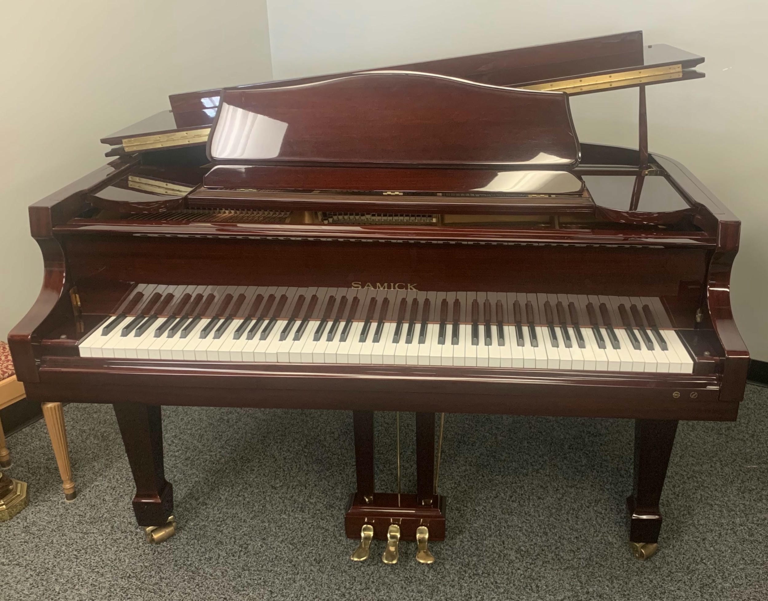 Samick SG-150C Piano Front View Samick SG-150C Piano Front View