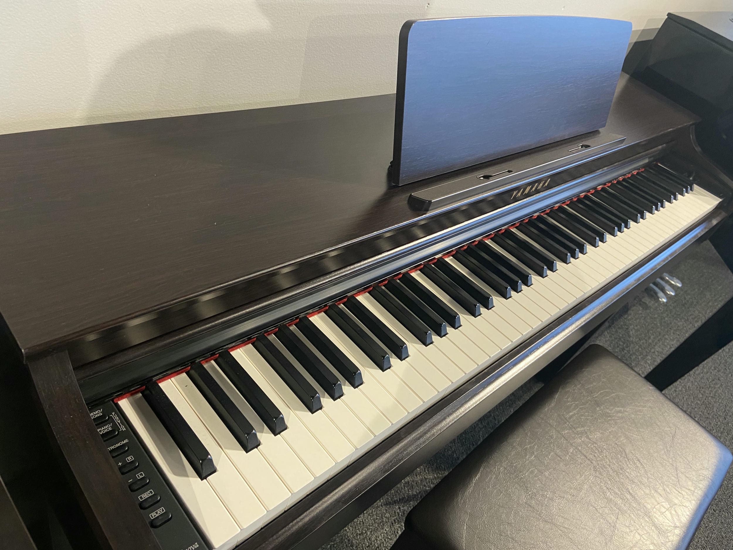 Yamaha CLP625R digital piano used left side keys Yamaha CLP625R digital piano used left side keys
