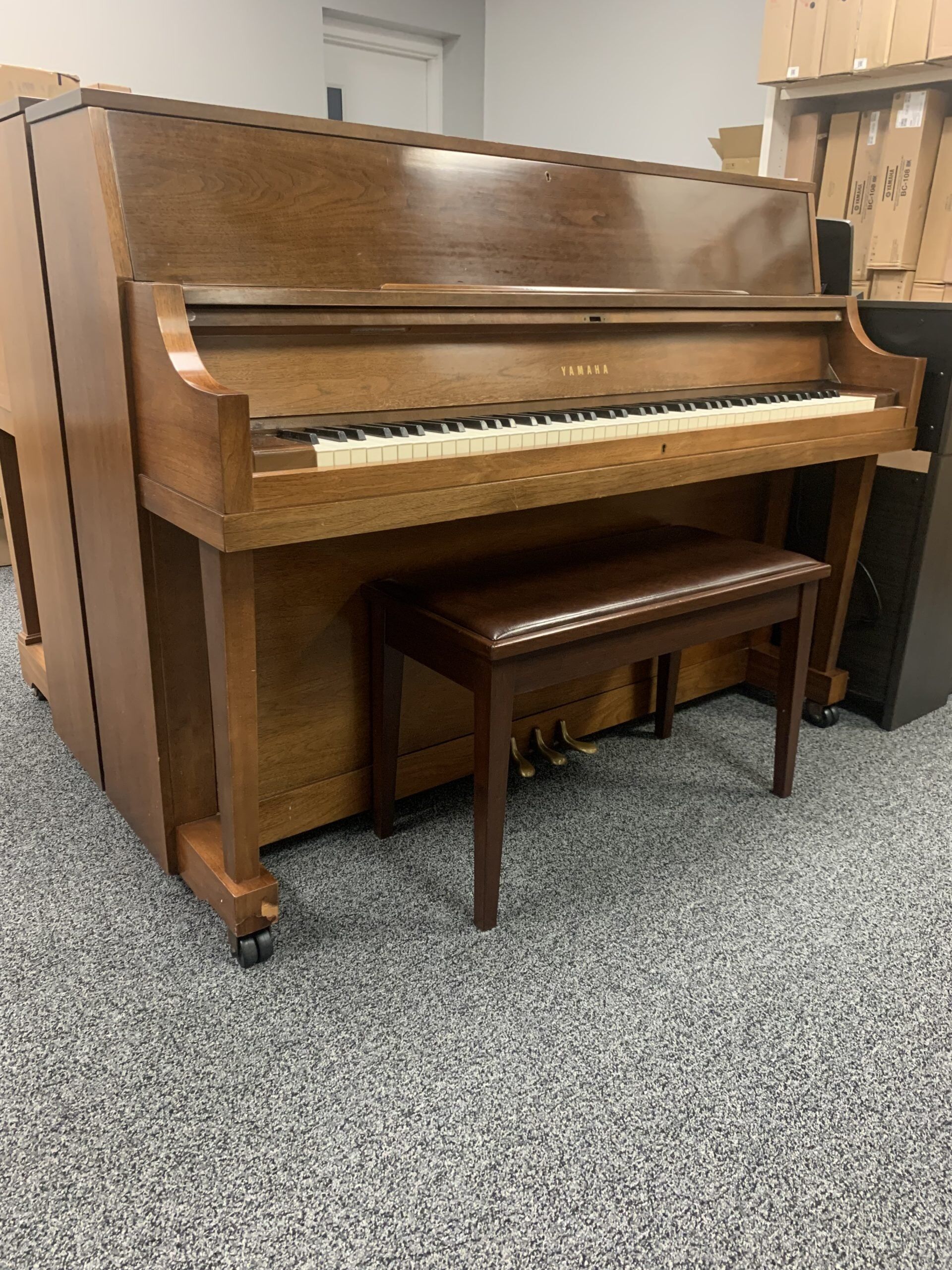 Yamaha P202 WAL Piano Left Side View Yamaha P202 WAL Piano Left Side View