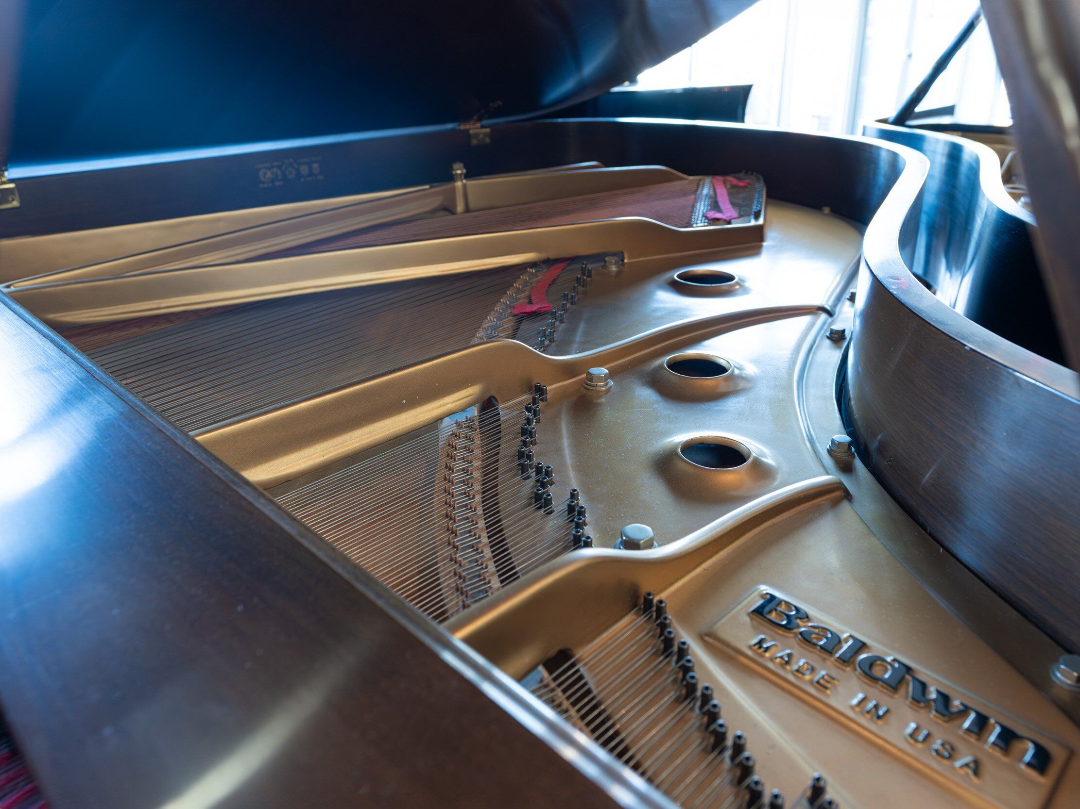 Solich Piano Detroit - Baldwin L Walnut - Right Side Soundboard