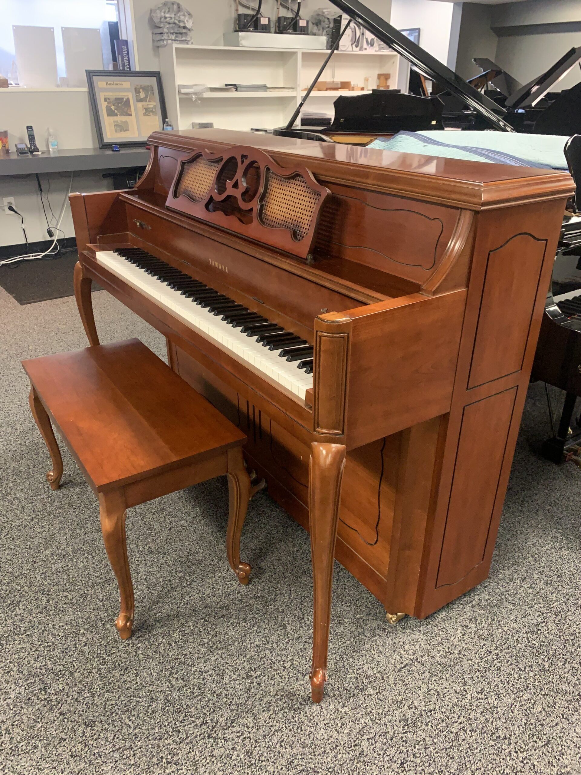 Yamaha M405 CHY Angled View