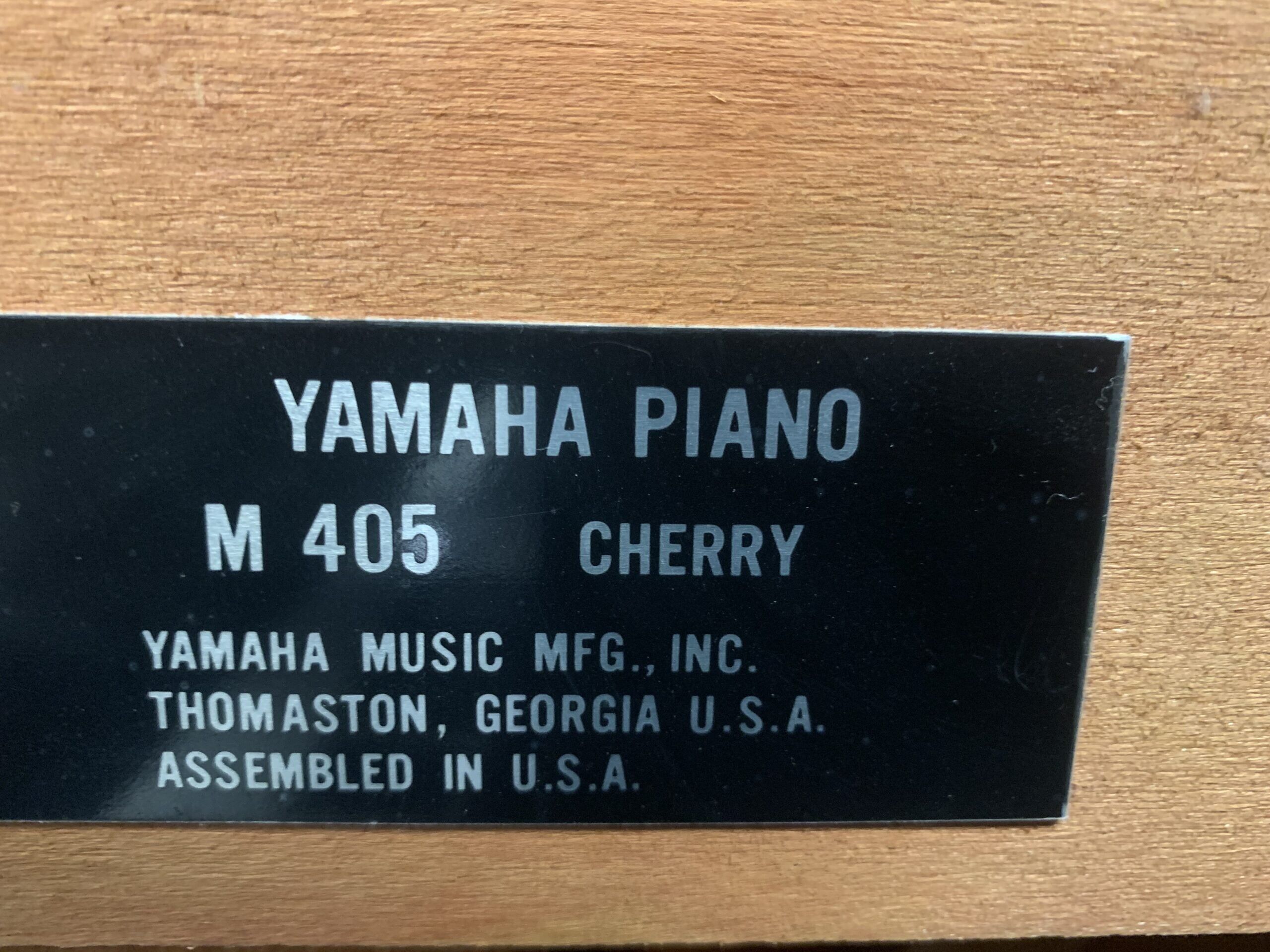 Yamaha M405 CHY Nameplate