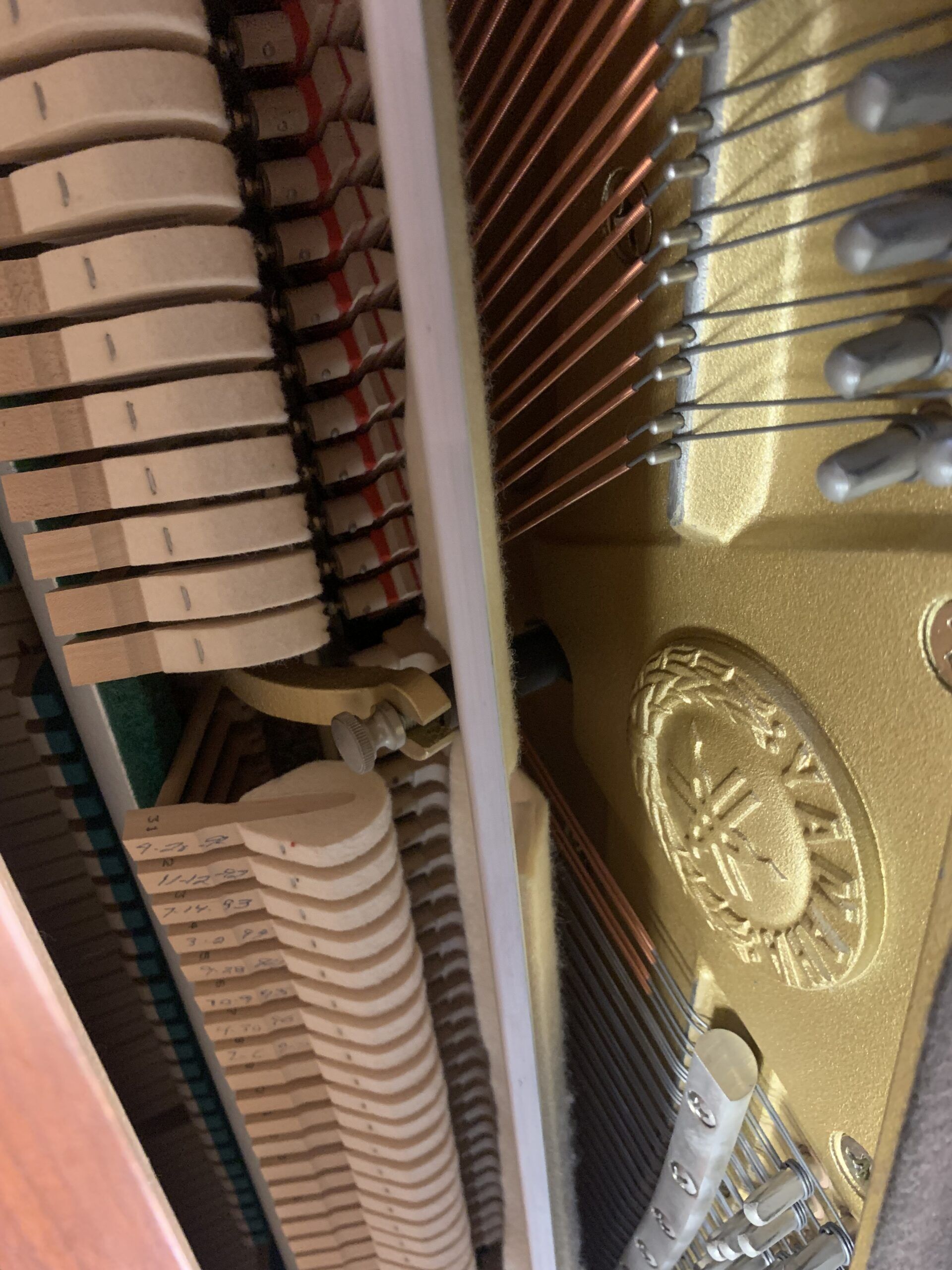 Yamaha M405 CHY Soundboard
