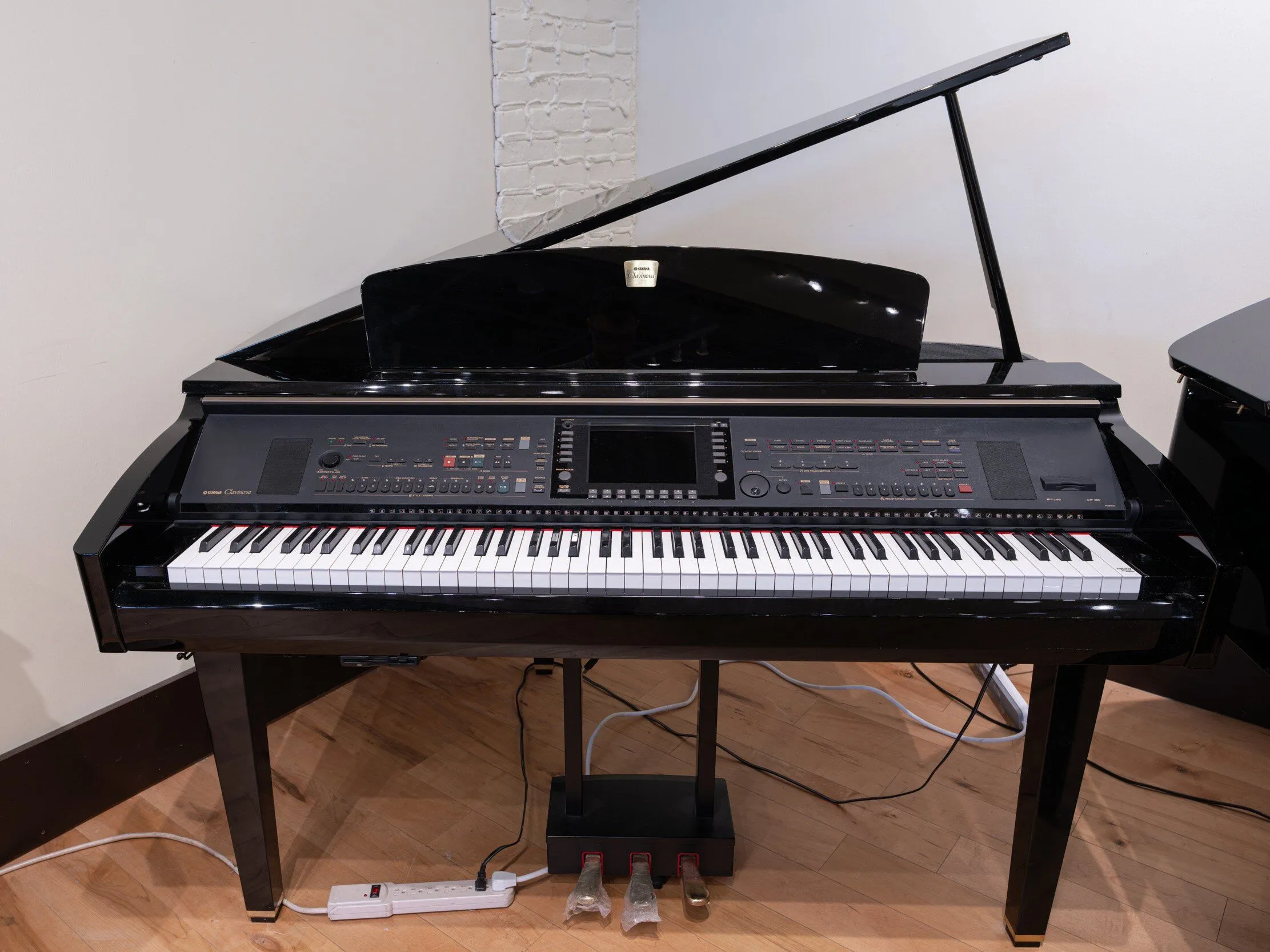 Solich Piano Cleveland - Yamaha CVP-309GP - Front View