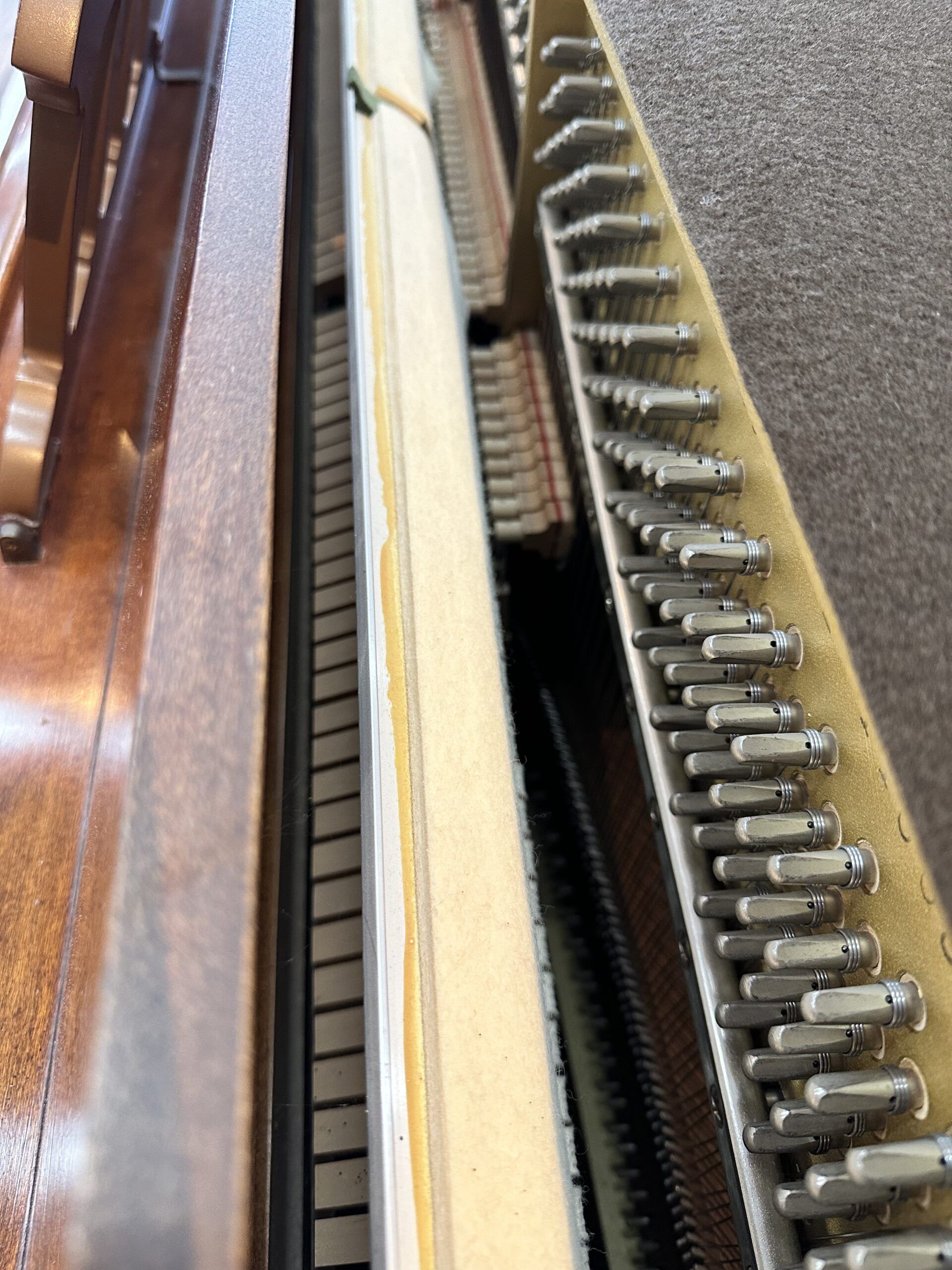 Yamaha-M306-Cherry-Inside-View