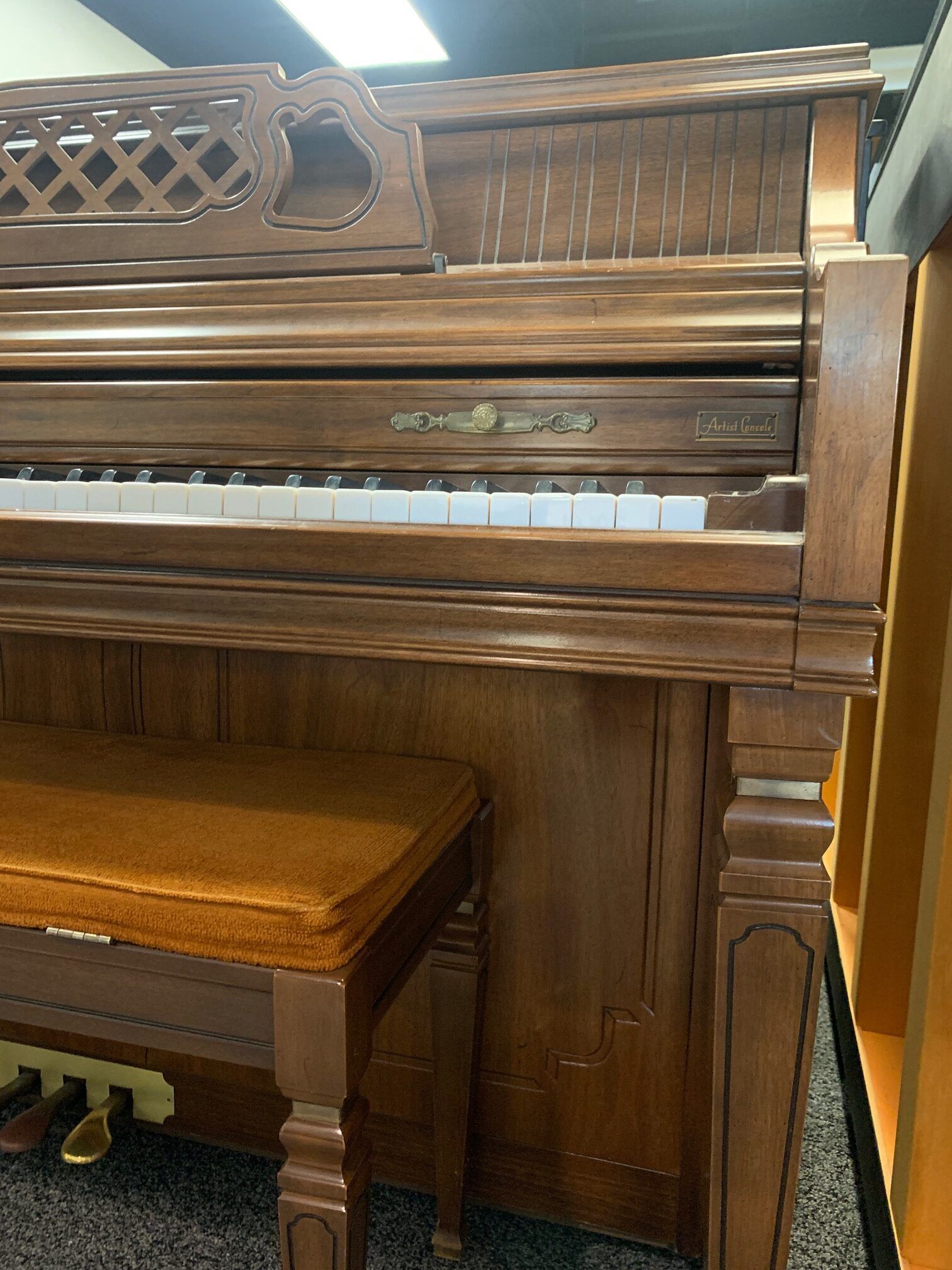 Solich-Piano-Cleveland-Kimball-Model-4242-decal-and-leg