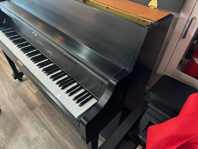 Kawai UST-8C Upright Piano Right Side View Kawai UST-8C Upright Piano Right Side View