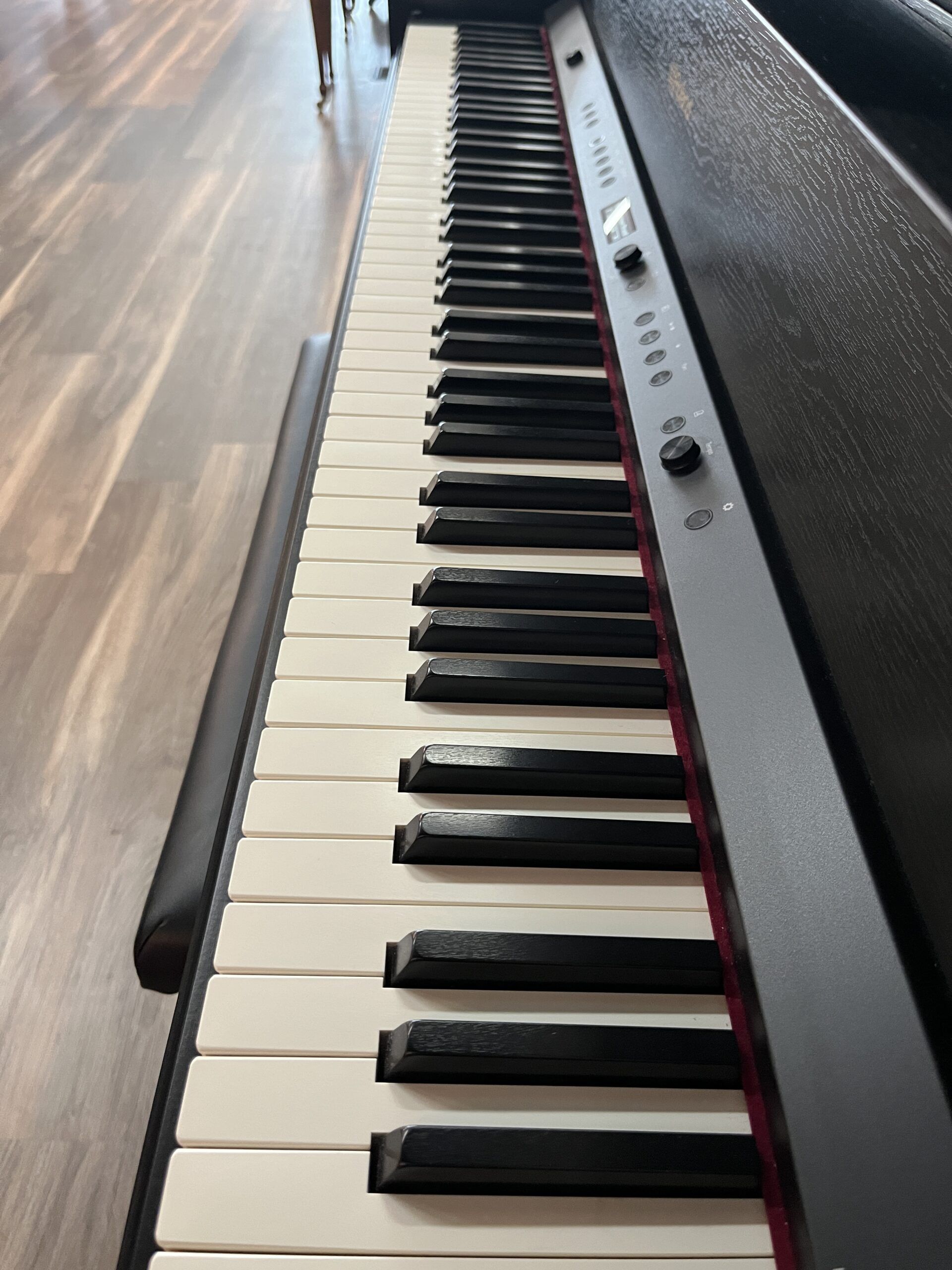 Roland-LX708-Z0Q2369-full-keyboard-view