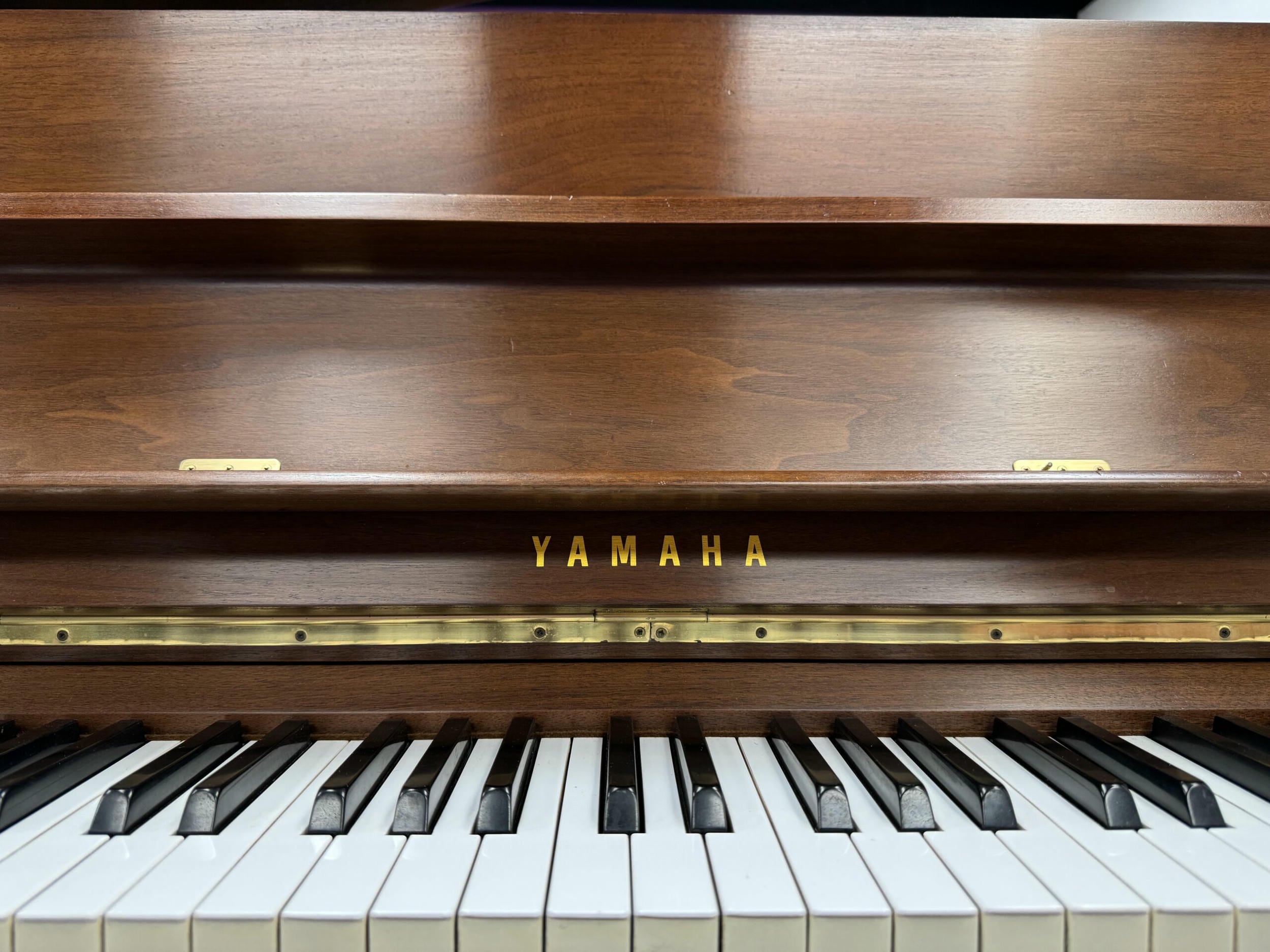 Solich-Piano-Cleveland-Yamaha-M1A-WAL-Brand-Name-1