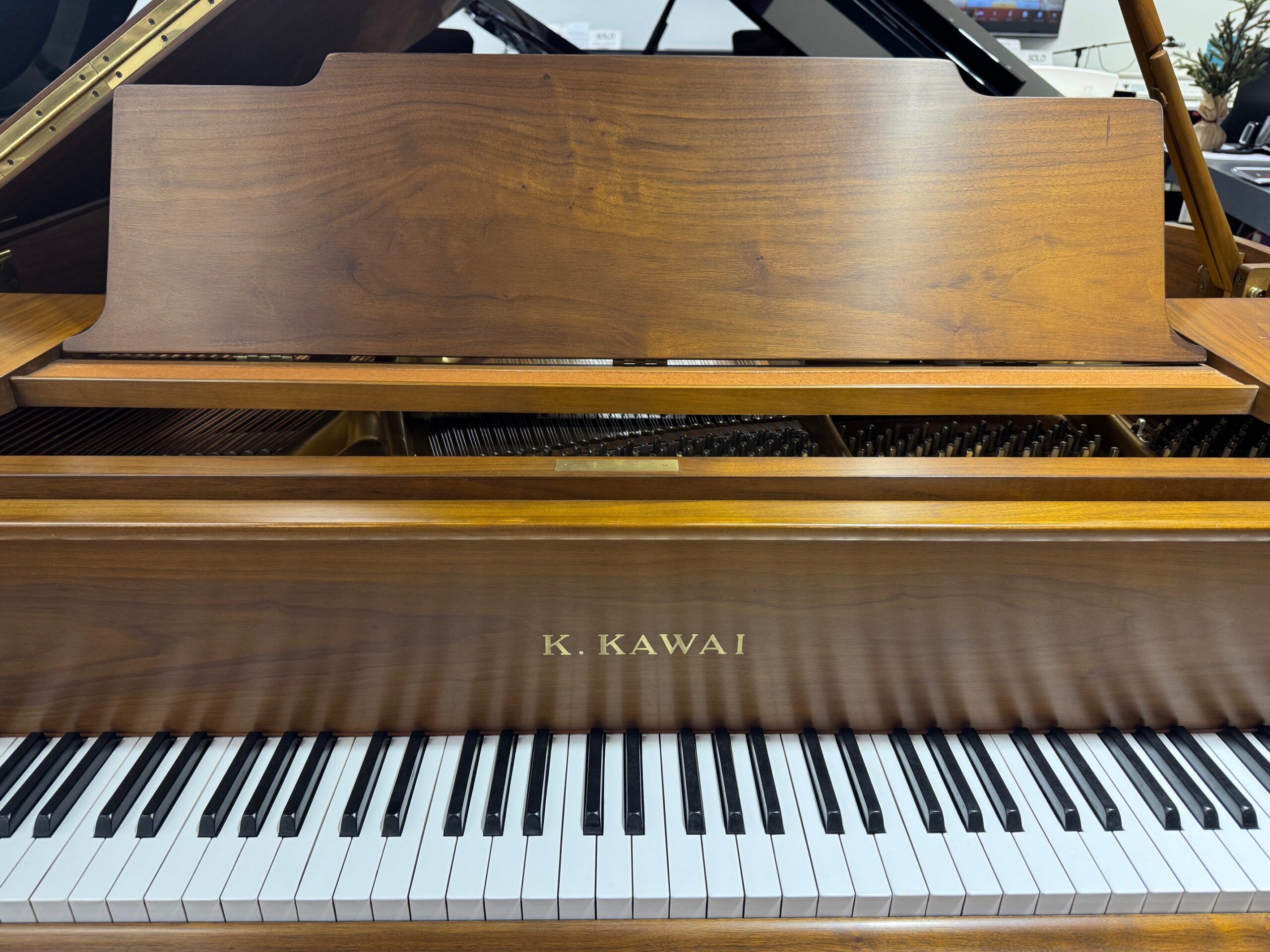 solich-piano-cleveland-kawai-kg2-teak-music-rack