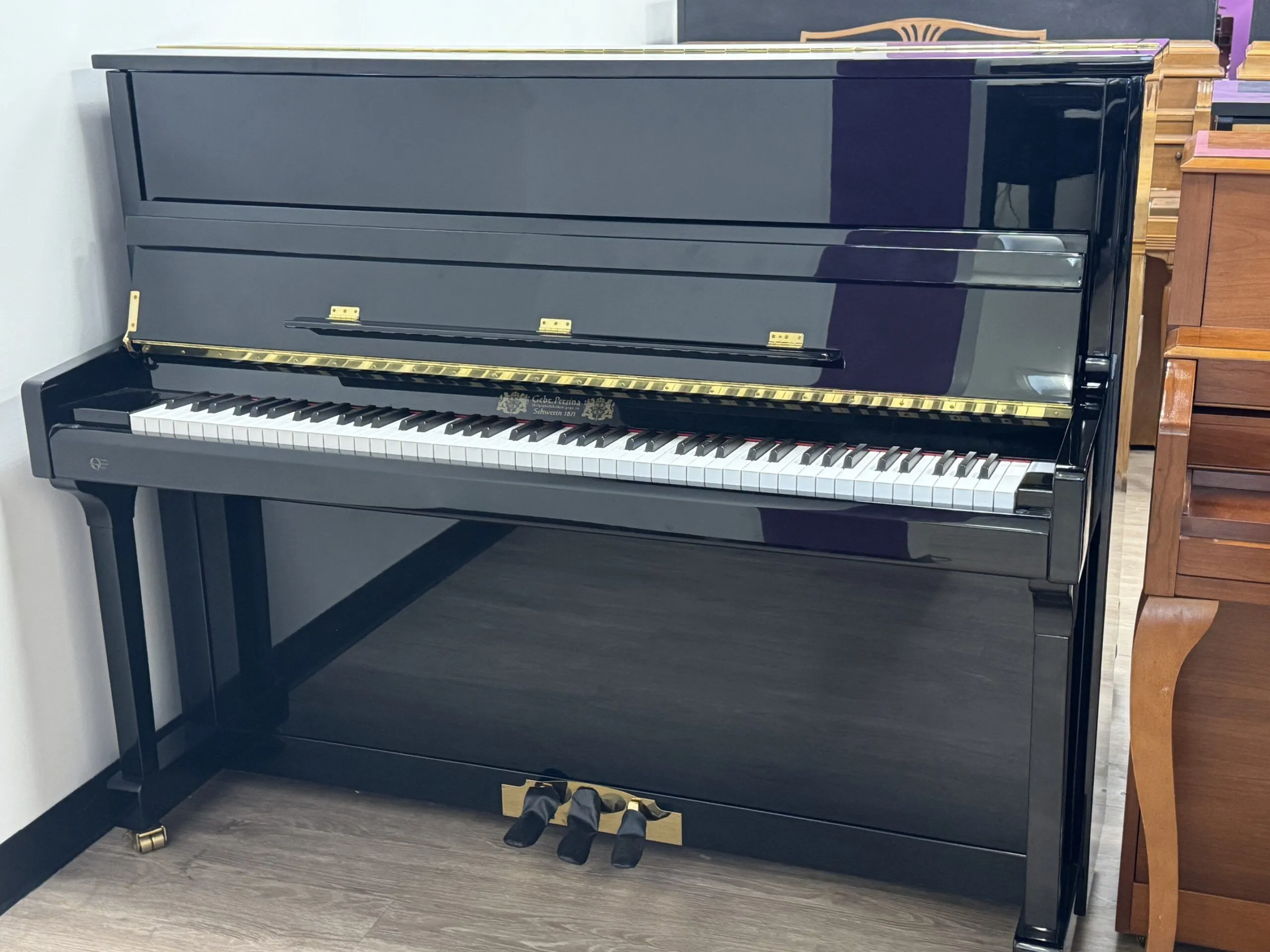 Solich-Piano-Cleveland-Perzina-GP122EP-Front-View