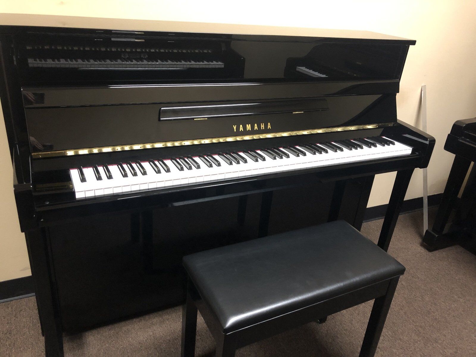 Yamaha-b2PE-left-angle-bench Yamaha b2PE piano left angle bench