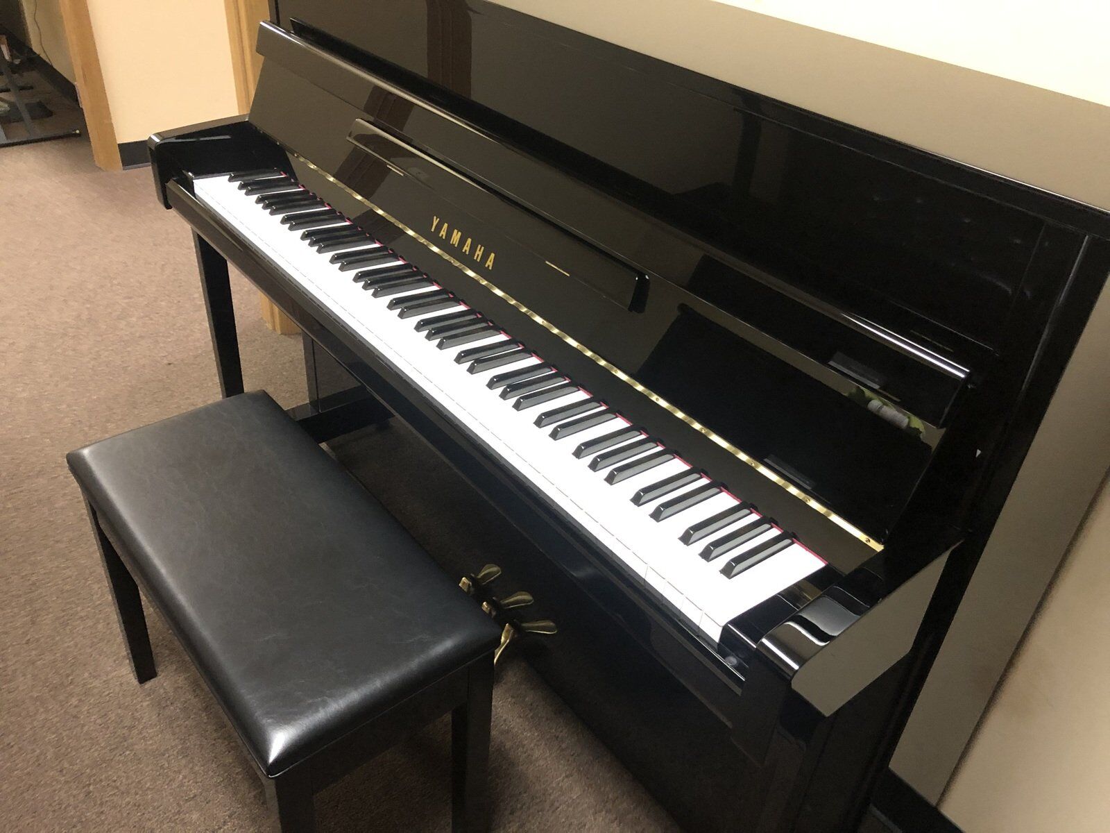 Yamaha-b2PE-right-angle Yamaha b2PE piano right angle