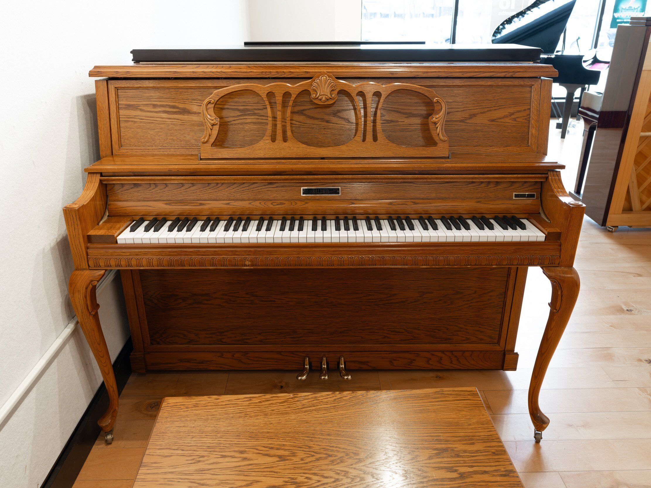 Solich Piano Cleveland - Baldwin 5045 Oak - Front View (without seat)