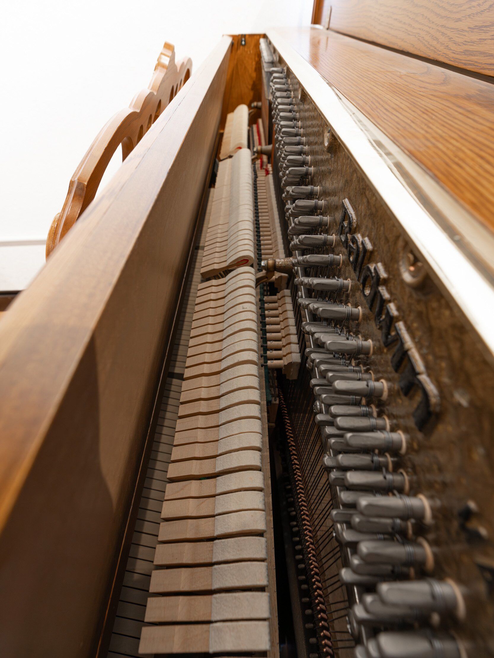 Solich Piano Cleveland - Baldwin 5045 Oak - Right Side Soundboard