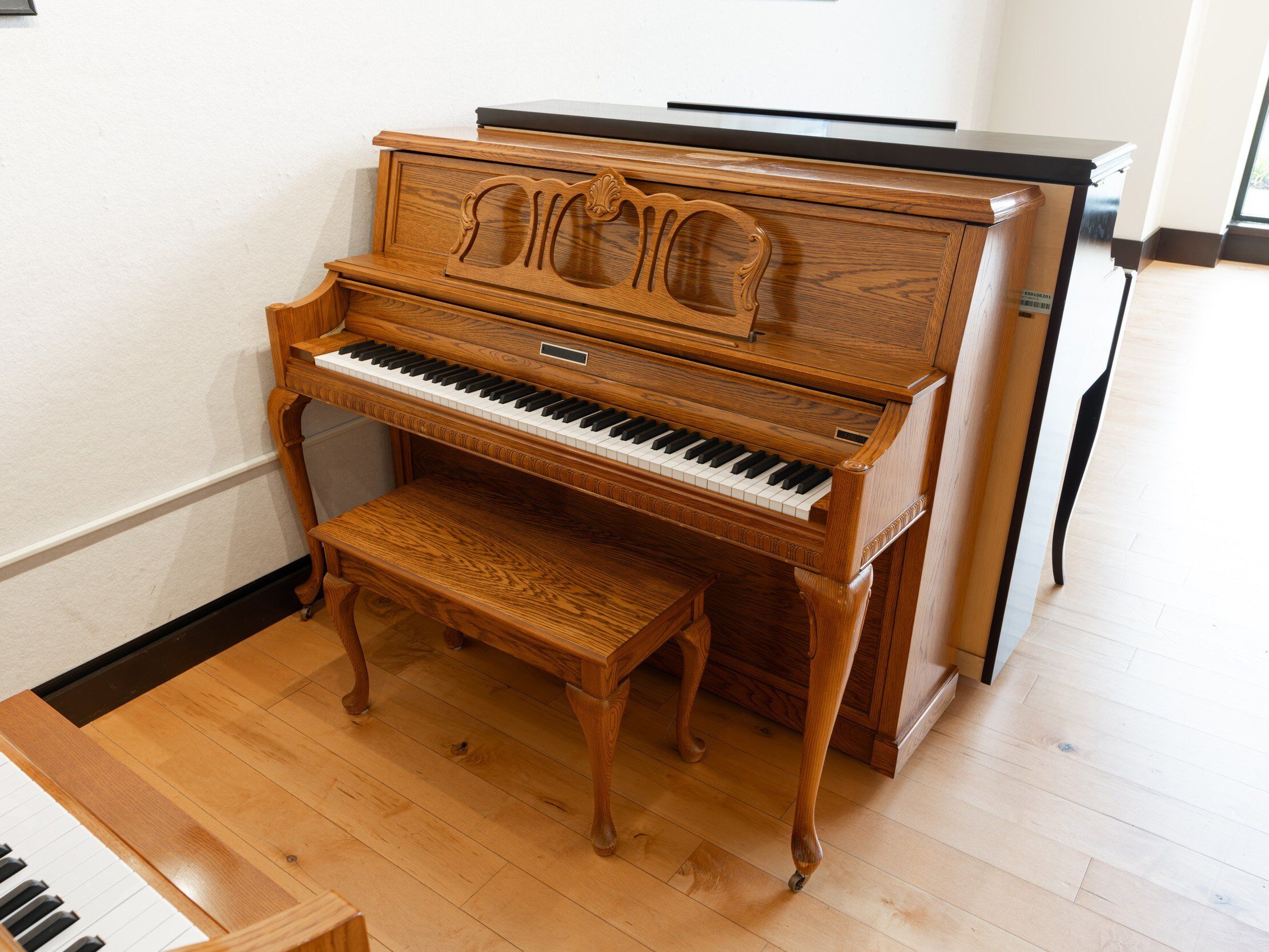 Solich Piano Cleveland - Baldwin 5045 Oak - Right Side