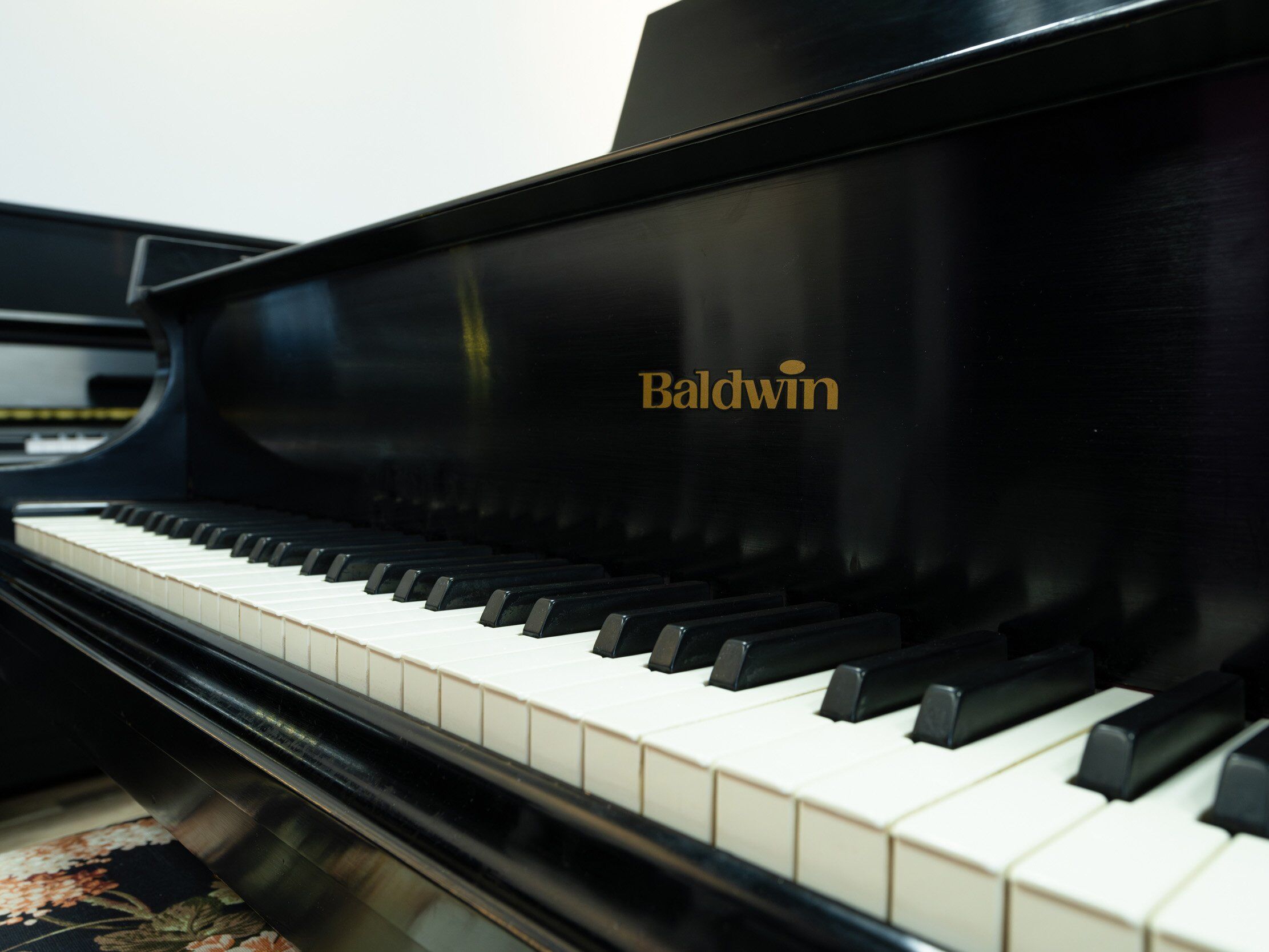 Solich Piano Pittsburgh - Baldwin M Satin Ebony - Right Side Keyboard