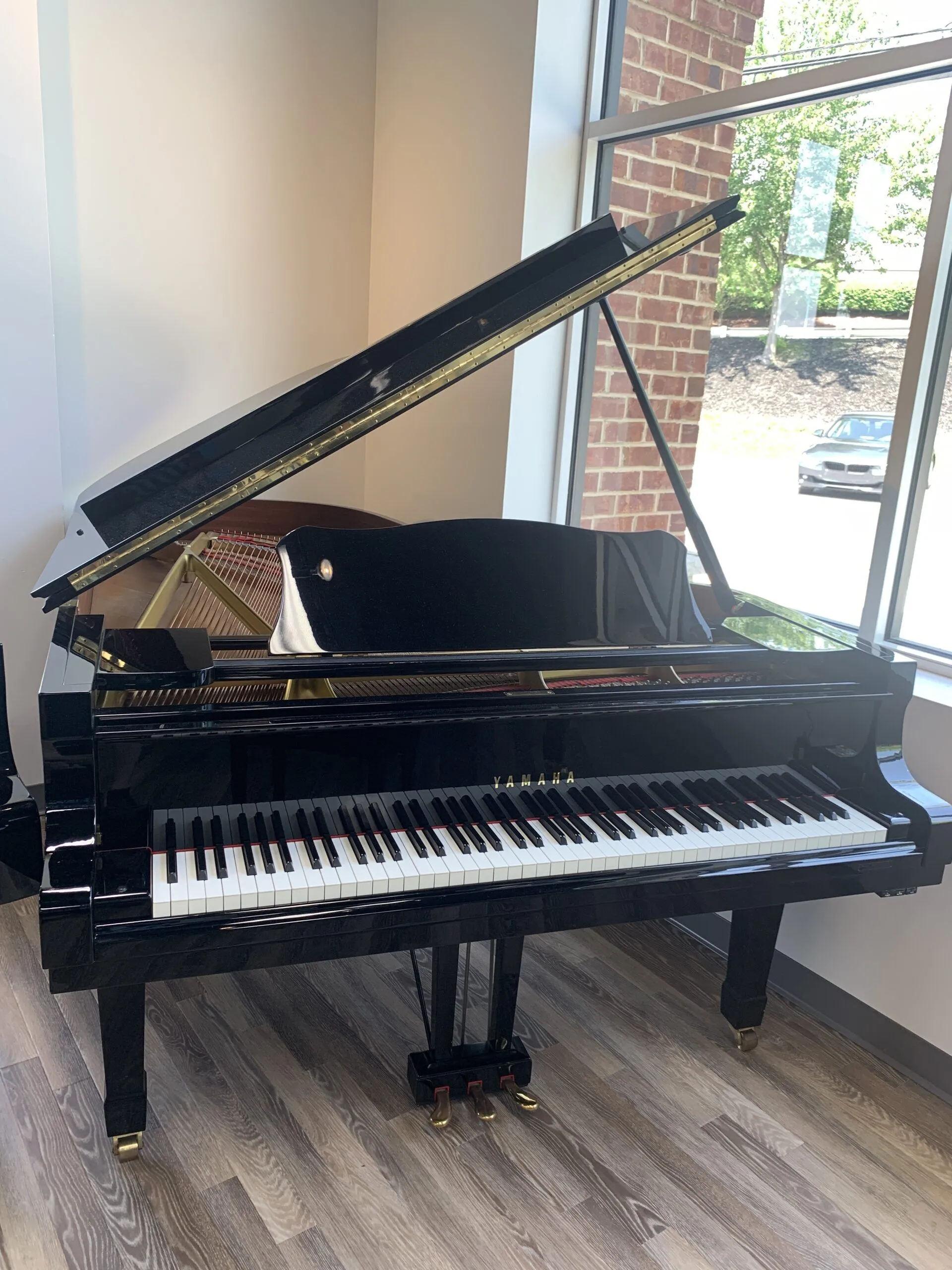 Solich-Piano-Pittsburgh-Yamaha-C7PE-front-side