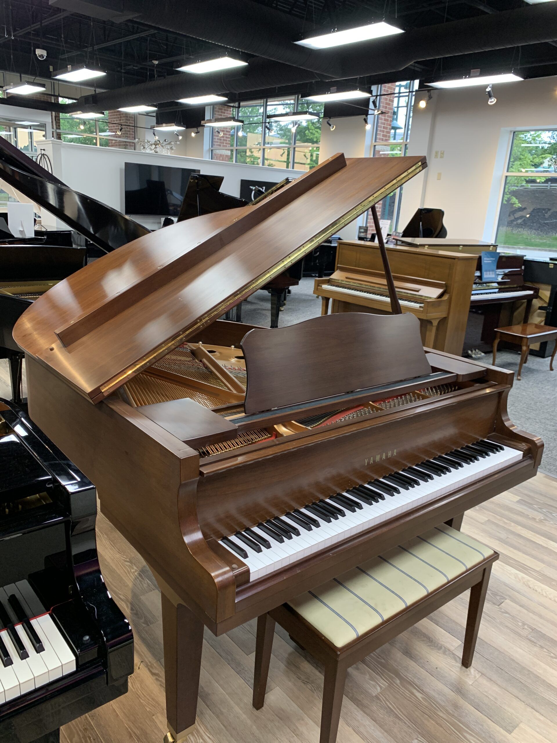 Solich-Piano-Pittsburgh-Yamaha-GC1AW-left-side