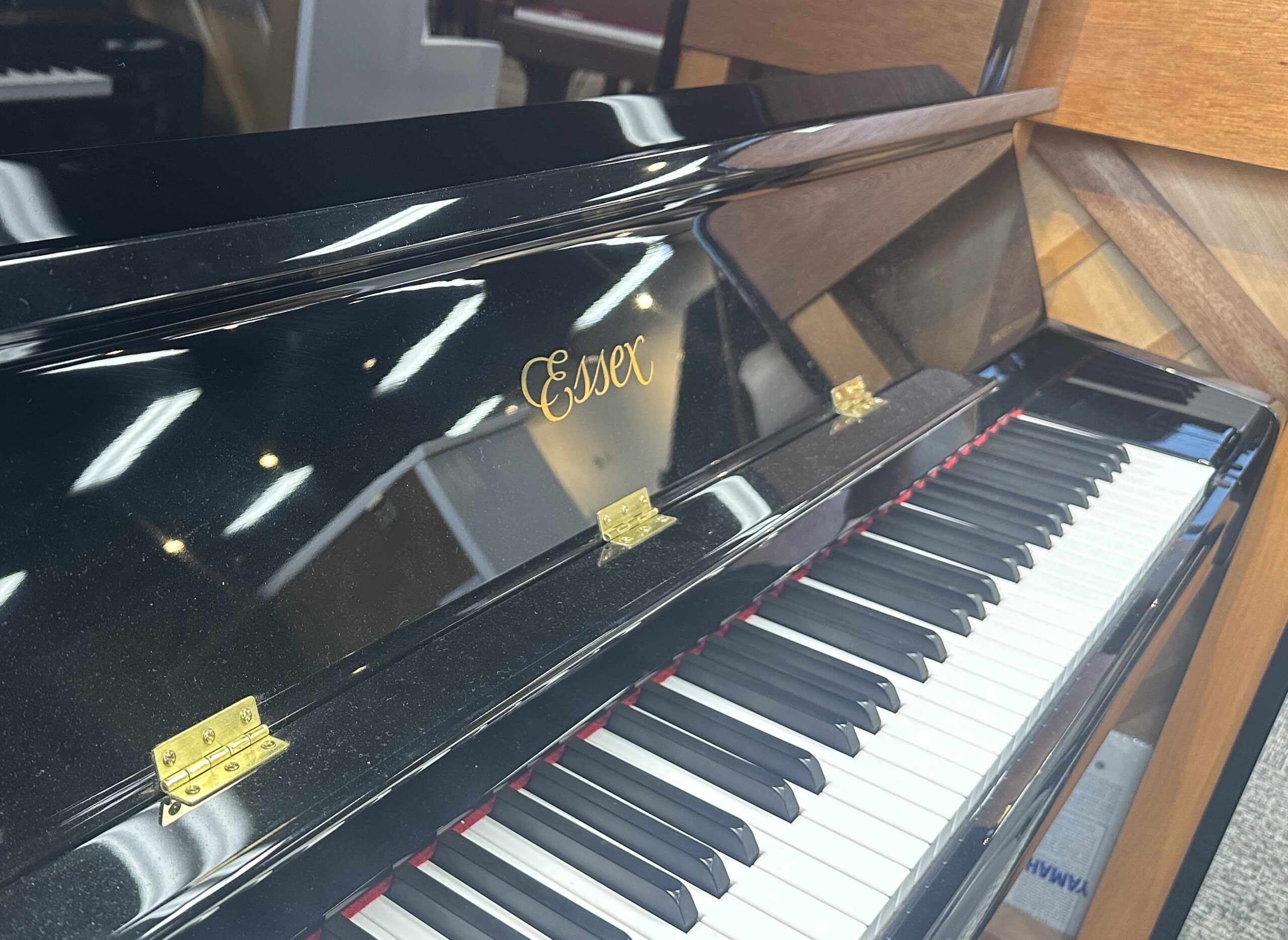 Solich-Piano-Pittsburgh-Essex-EUP116EP-Brand-Name-scaled