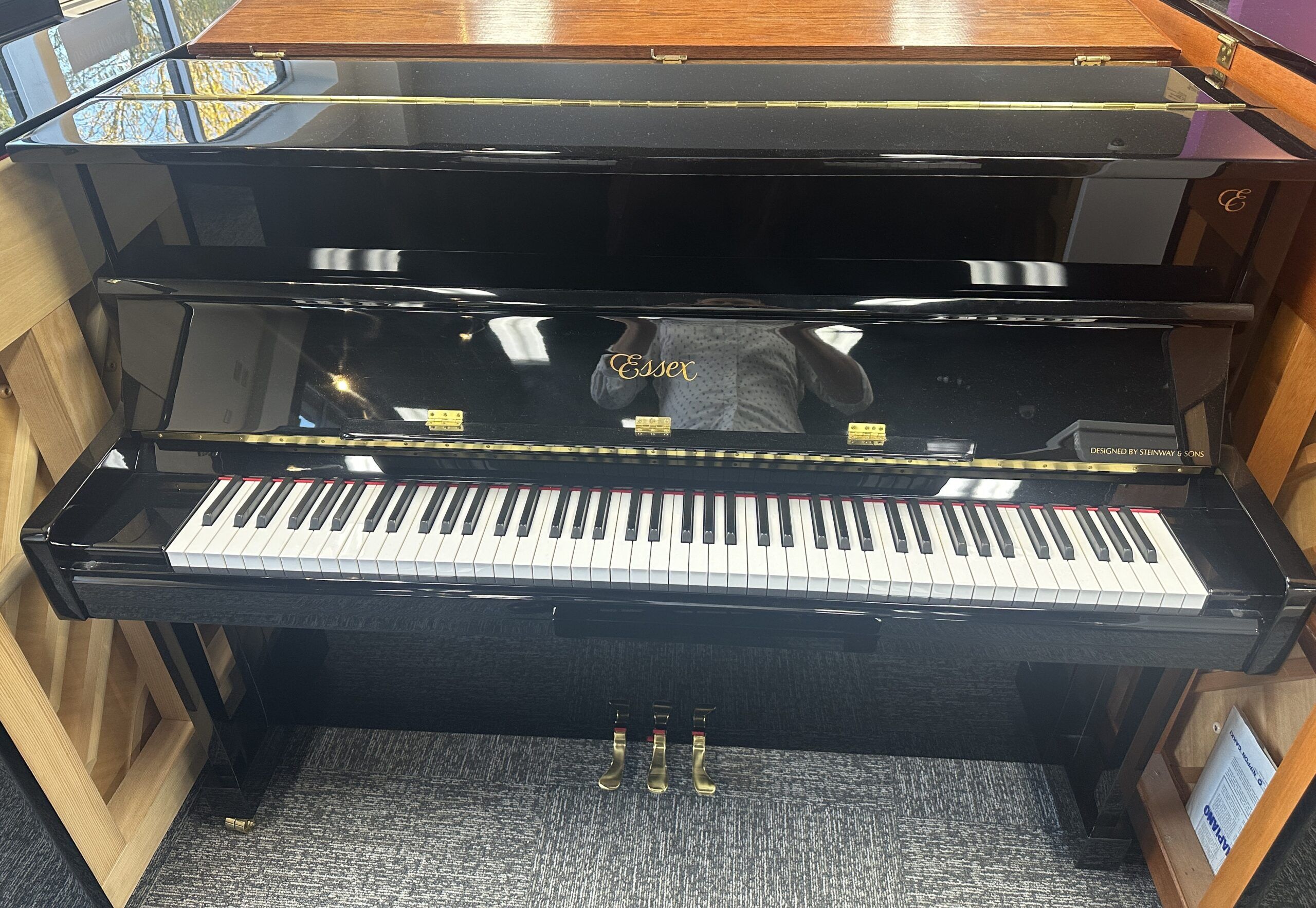 Solich-Piano-Pittsburgh-Essex-EUP116EP-Front-Side-scaled