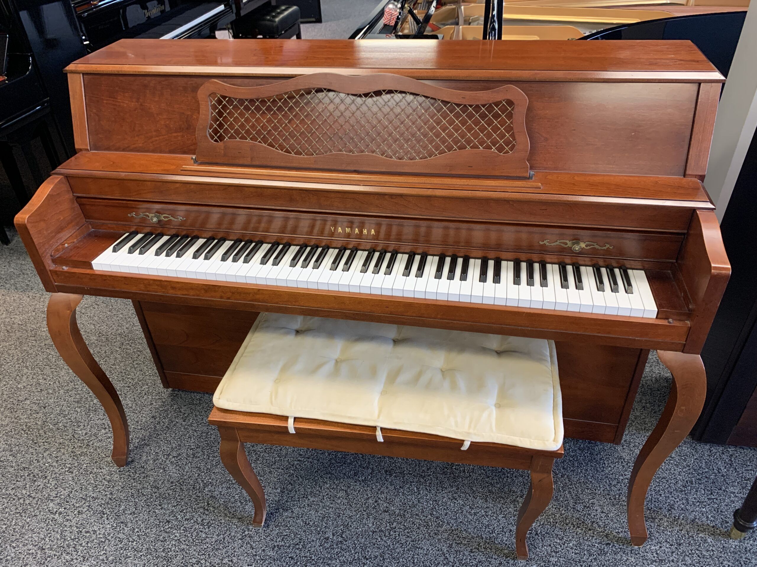 1989 Cherry Yamaha M305 | Used Pianos in Cleveland | Solich Piano