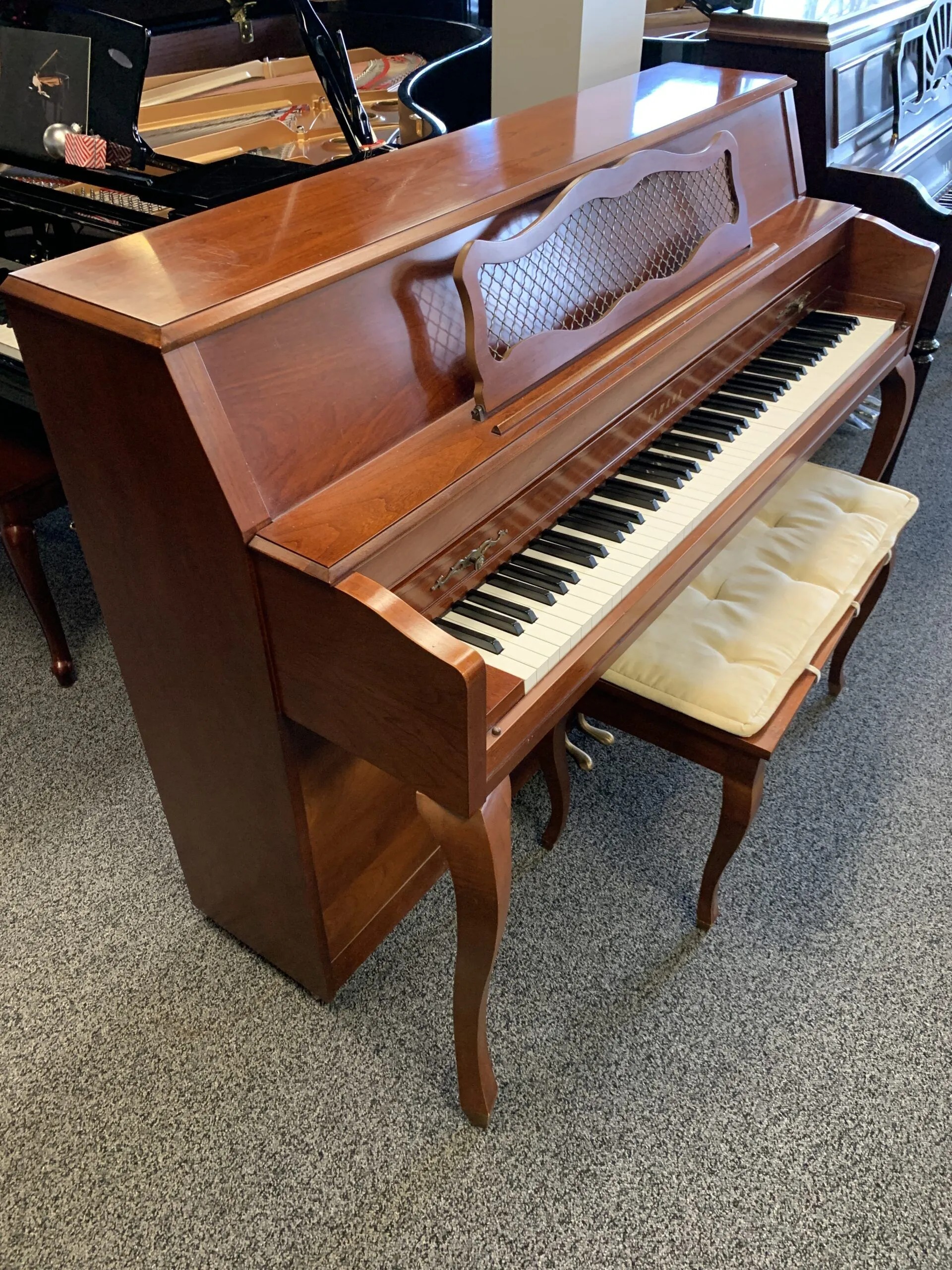 1989 Cherry Yamaha M305 | Used Pianos in Cleveland | Solich Piano