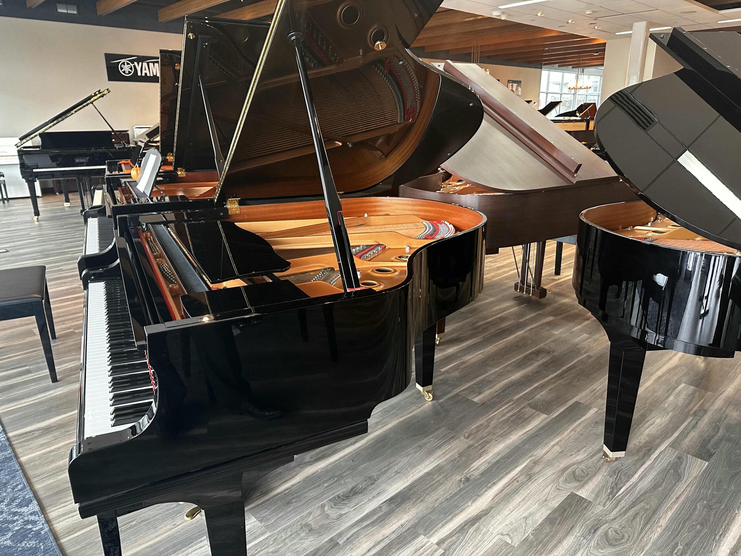 Yamaha-GC1PE-6000945-Right