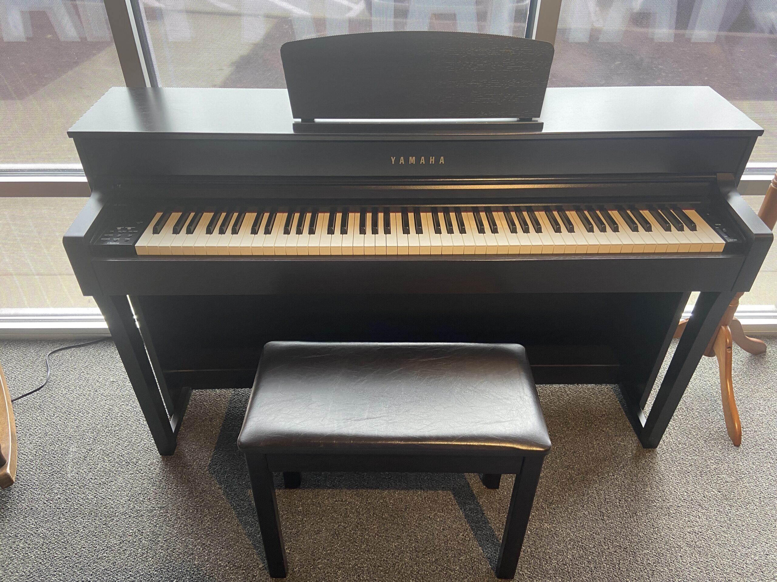 USED Yamaha CLP635R Clavinova digital piano - front view USED Yamaha CLP635R Clavinova digital piano - front view