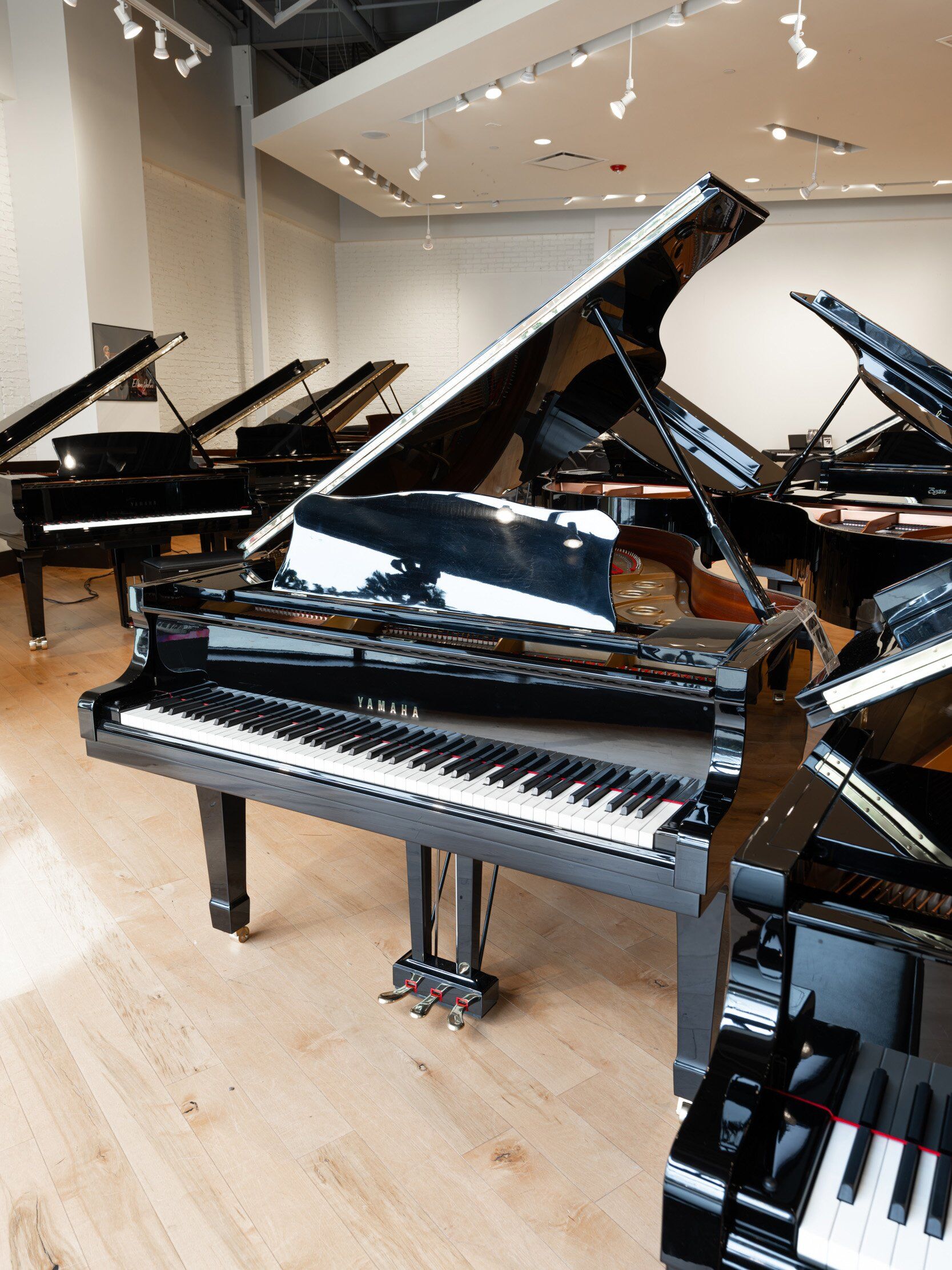 Solich Piano Cleveland - Yamaha C3 - Right Side (vertical)