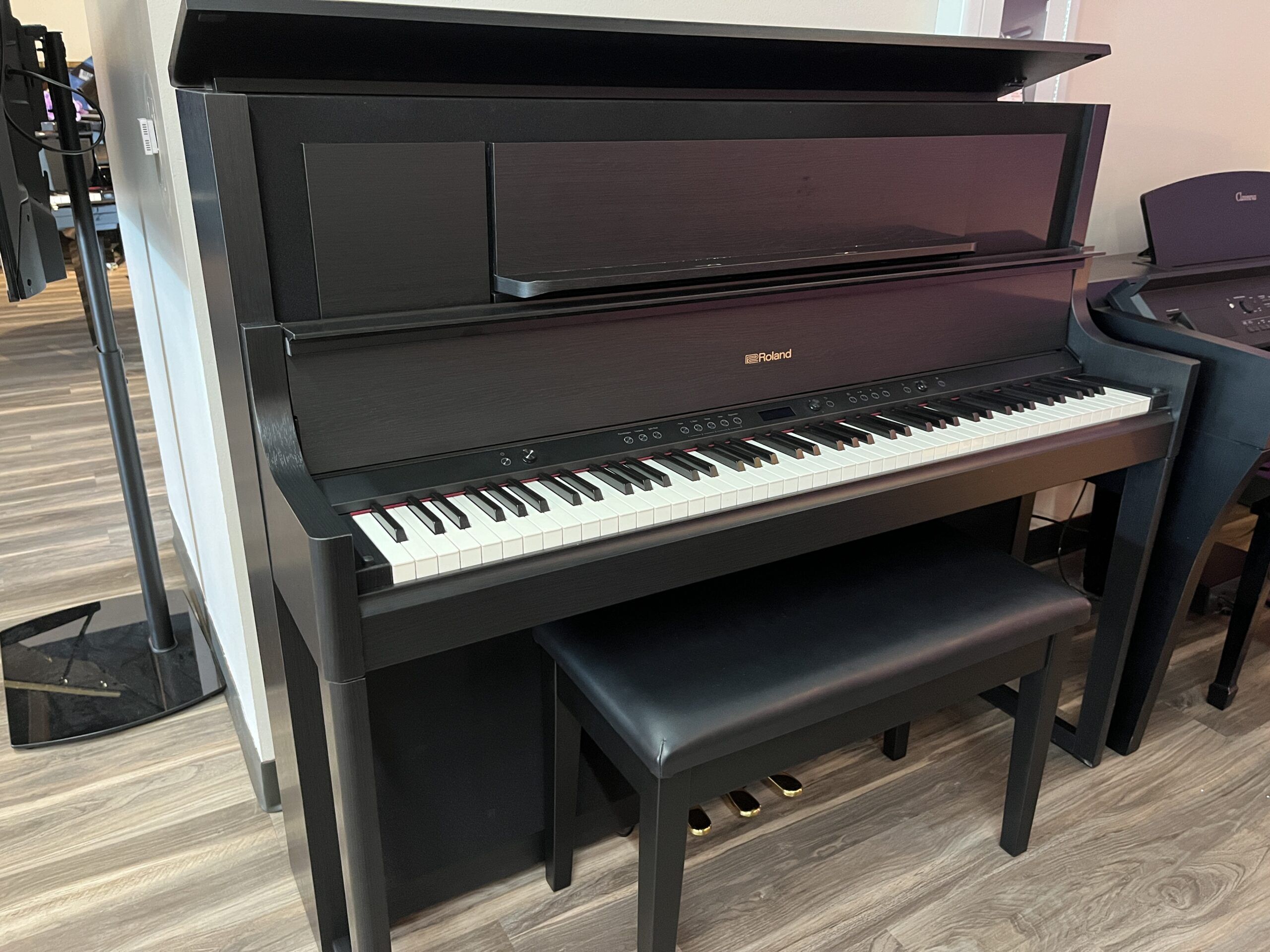 Roland-LX708-Z0Q2369-front-view