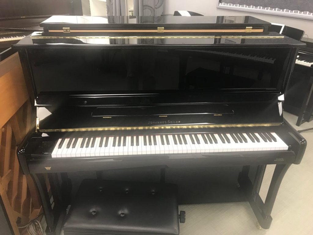 Seiler GS122T Upright Piano