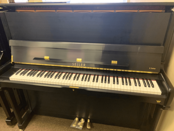 Seiler 132 Black Ebony Console Upright Piano