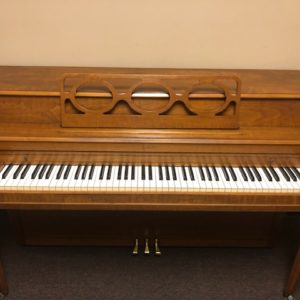 Estey Spinnet 183273 front view upright piano