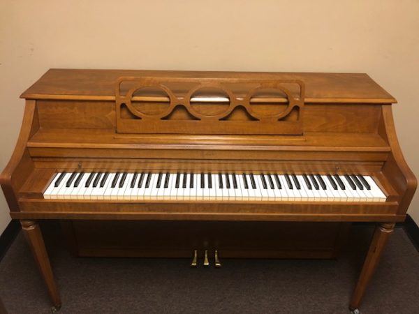 Estey Spinnet 183273 front view upright piano