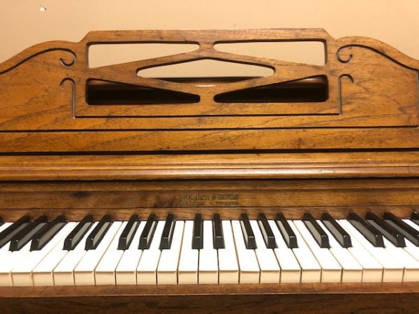 Mehlin and Sons Spinnet 193546 keyboard close up upright piano