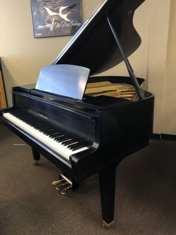Yamaha GH1 3070986 grand piano ebony satin