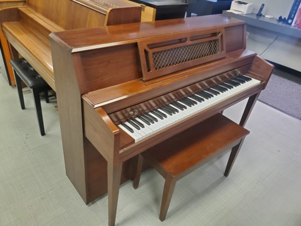 Yamaha M304 Upright Piano Walnut