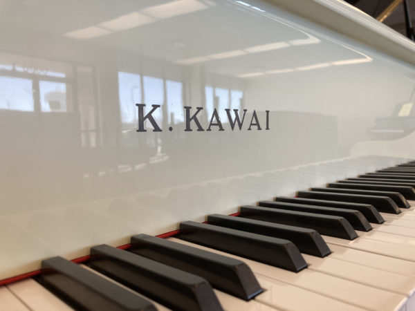 Kawai GE-1 keys grand piano