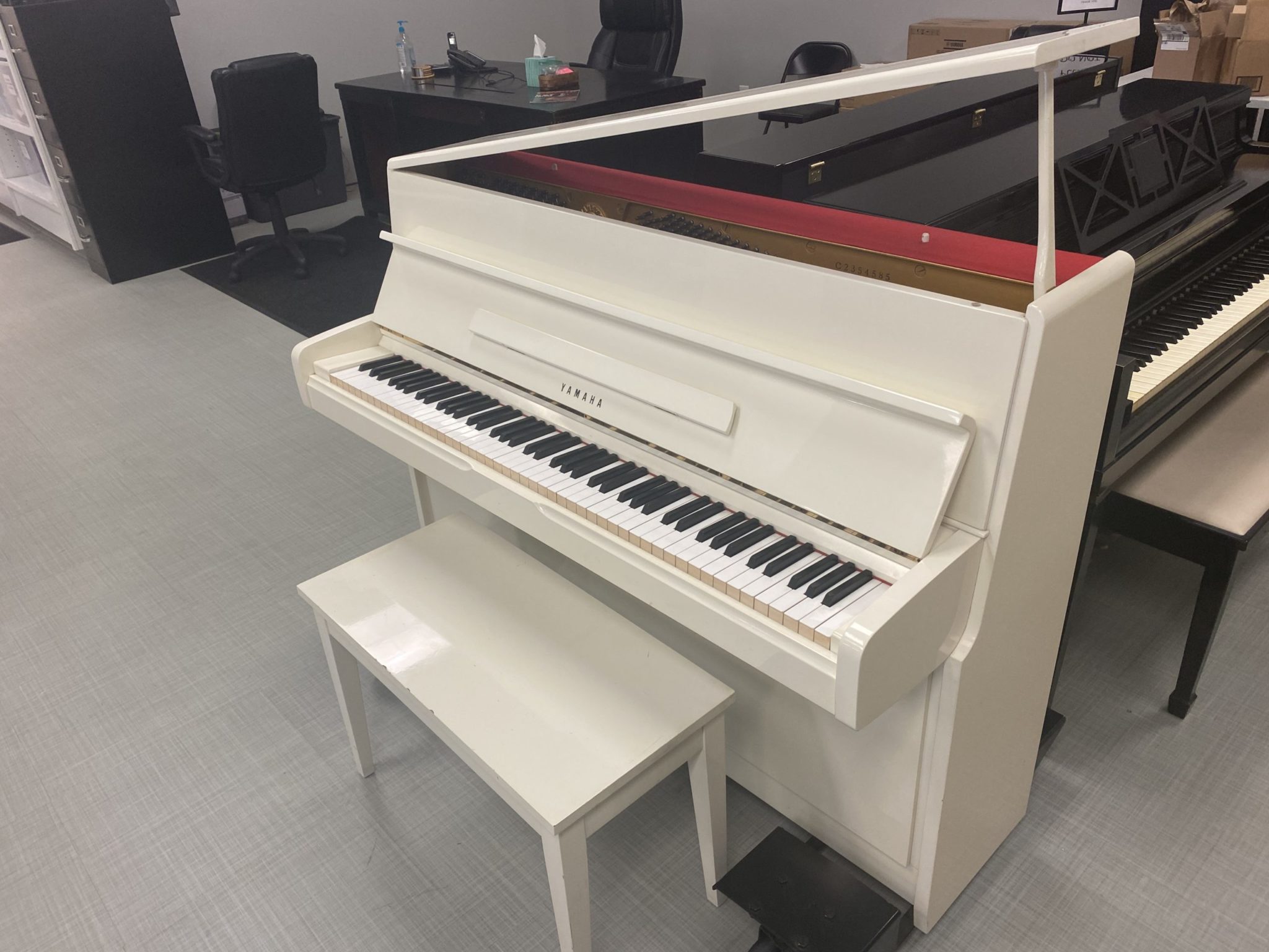 Used Yamaha White Console | %%ct_product_cat%% | - Solich Piano