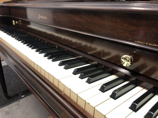 Baldwin-Acrosonic-Console-keys-right piano