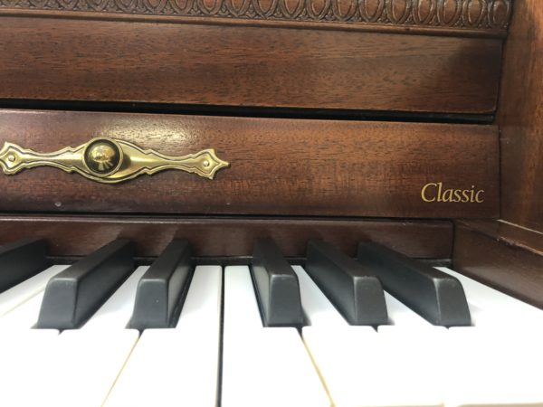 Baldwin Classic Console piano keys right