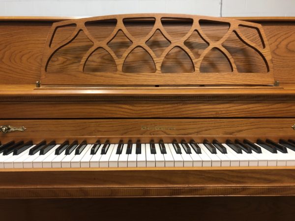 Baldwin Walnut Upright piano keys