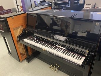 Essex EUP 123 upright piano right-angle