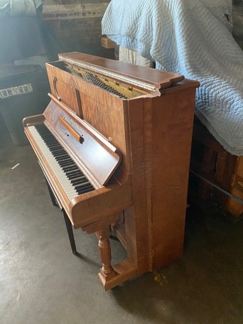 Steinway-And-Sons-Upright-right-angle