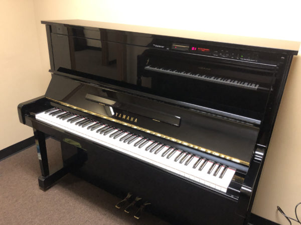 Yamaha MX100A piano Disklavier front